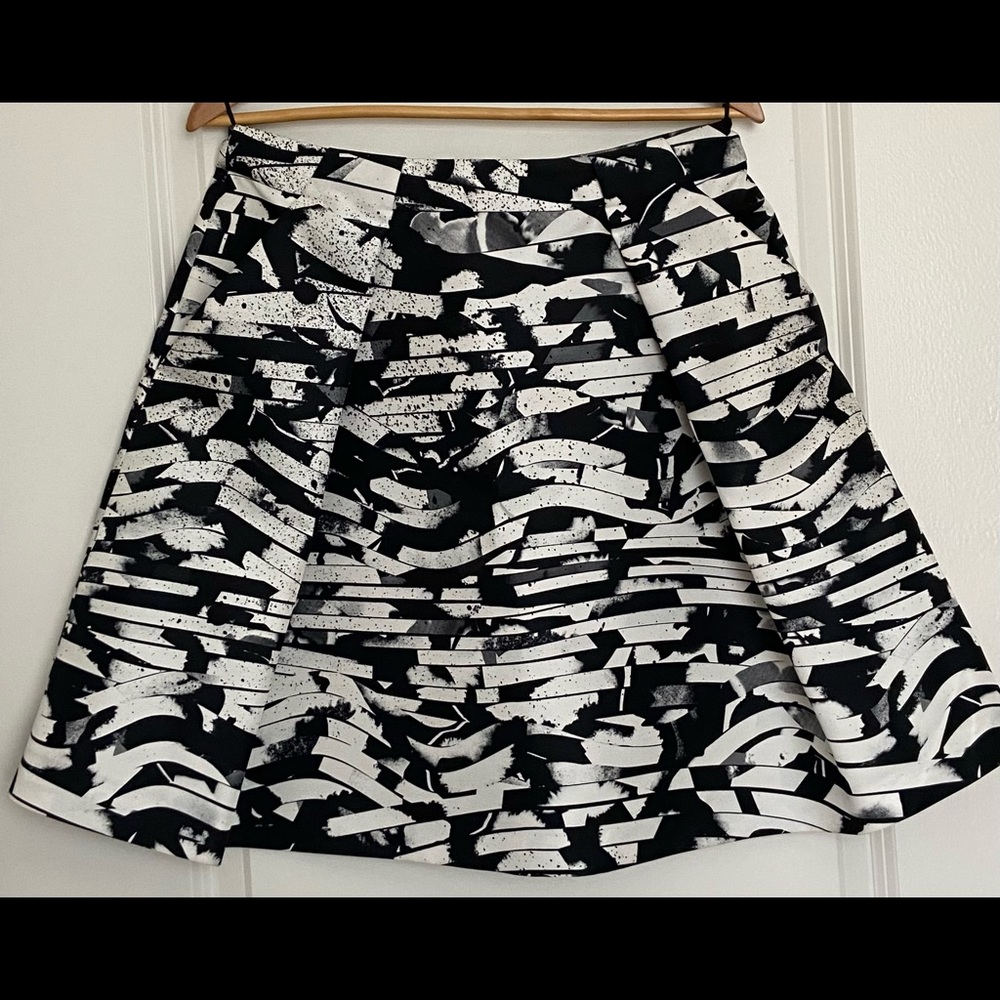 Kenzo Pleated Skirt Black White Graphic Print Flare A-Line Skirt